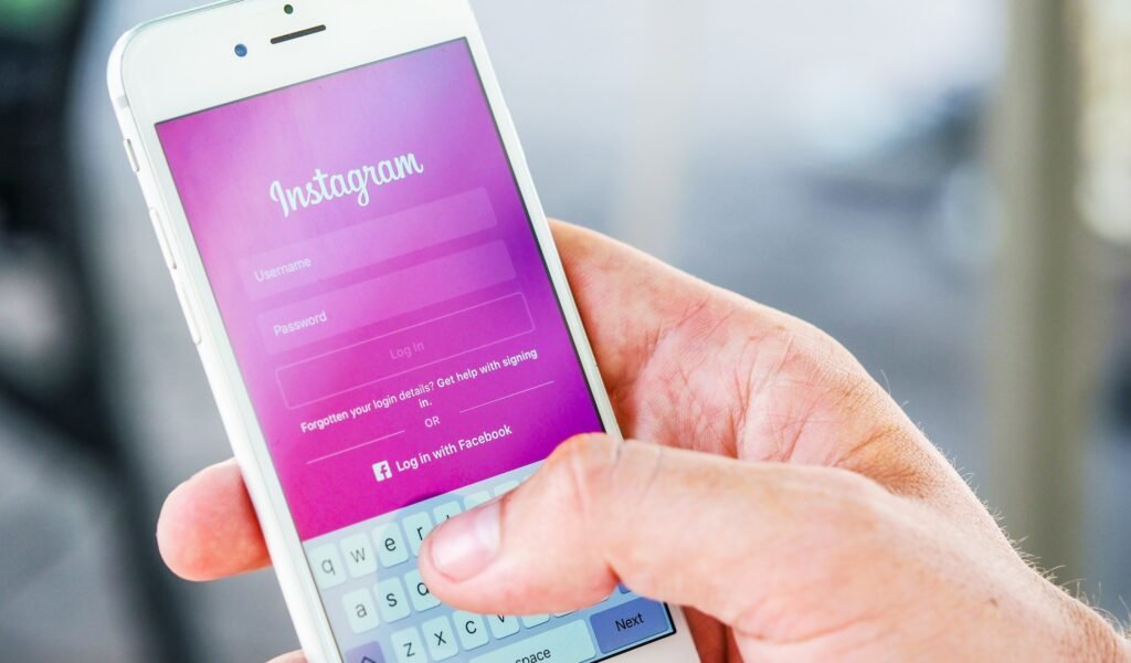 Use Instagram anonymously with Inflact.